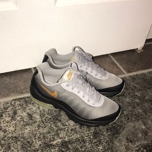 nike air max invigor